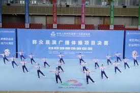 体操世界杯：周雅琴、张怡涵分列平衡木、自由操预赛首位